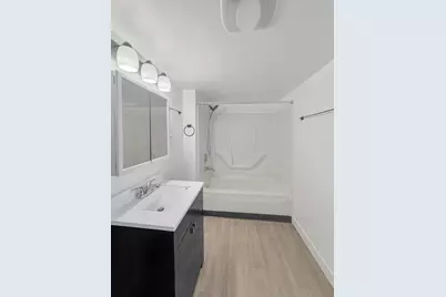 827 E Garden Street, Freeport, IL 61032 - Photo 16