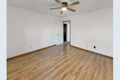 827 E Garden Street, Freeport, IL 61032 - Photo 12