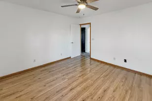 827 E Garden St, Freeport, IL 61032 - Photo 12