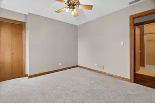 10511 S Hamlin Ave, Chicago, IL 60655 - Photo 36