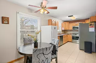 2479 Carlton Dr, Woodridge, IL 60517 - Photo 10