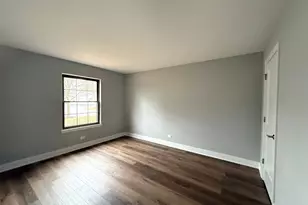 1221 Sandhurst Ct, Schaumburg, IL 60193 - Photo 10