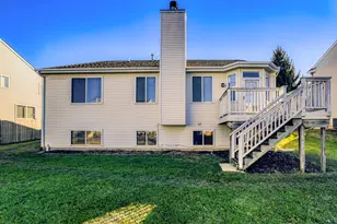 624 Cameron Dr, Antioch, IL 60002 - Photo 2