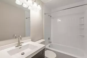 330 Hampton Ct, Bloomingdale, IL 60108 - Photo 8