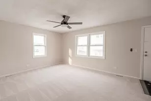 330 Hampton Ct, Bloomingdale, IL 60108 - Photo 2