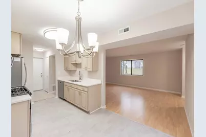 624 Breakers Point #624, Schaumburg, IL 60194 - Photo 4
