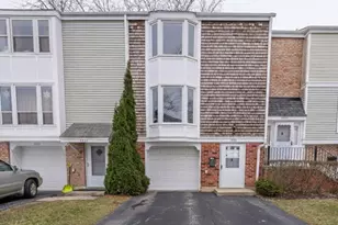 1933 Williamsburg Dr, Hoffman Estates, IL 60169 - Photo 1