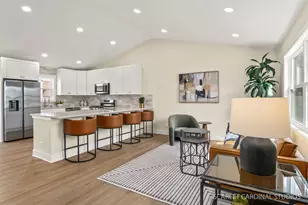 517 Savannah Ln, Bolingbrook, IL 60440 - Photo 2