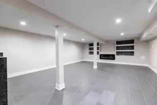 9068 S South Chicago Ave, Chicago, IL 60617 - Photo 12