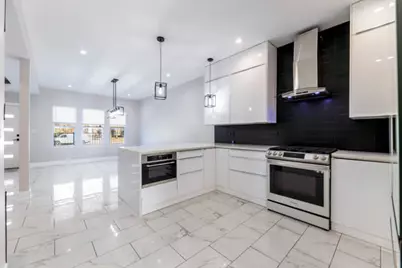 9068 S South Chicago Avenue, Chicago, IL 60617 - Photo 4