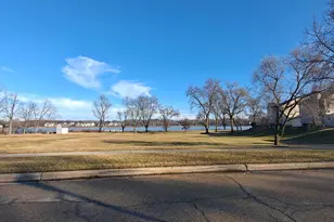 612 Crystal Springs Ct, Fox Lake, IL 60020 - Photo 8