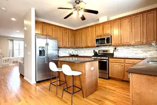 362 Broadmoor Ln, Bartlett, IL 60103 - Photo 8