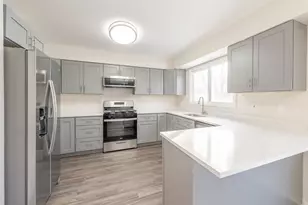 715 Concord Dr, Crystal Lake, IL 60014 - Photo 4