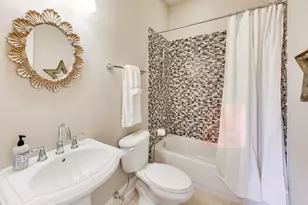 2752 W Argyle St, Chicago, IL 60625 - Photo 16