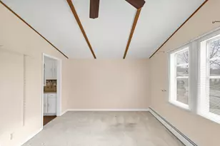 1053 Lakeview Rd, Elgin, IL 60123 - Photo 8