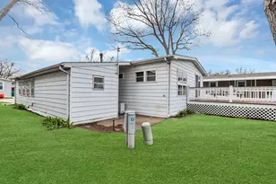 1053 Lakeview Rd, Elgin, IL 60123 - Photo 26