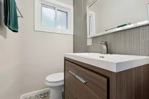 9127 S Essex Ave, Chicago, IL 60617 - Photo 10