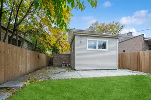 9127 S Essex Ave, Chicago, IL 60617 - Photo 20