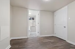 9127 S Essex Ave, Chicago, IL 60617 - Photo 12