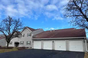 66 Gant Cir, Streamwood, IL 60107 - Photo 2