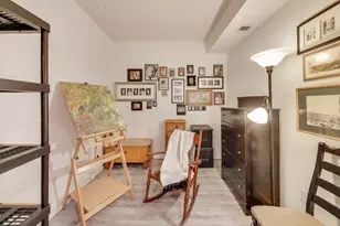 2335 W Belle Plaine Ave, Chicago, IL 60618 - Photo 12