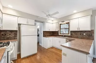 903 Canyon Run Rd, Naperville, IL 60565 - Photo 8