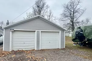 402 N Center St, Colfax, IL 61728 - Photo 4