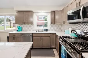 10907 S Normandy Ave, Worth, IL 60482 - Photo 10