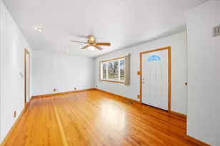 900 Brentwood Dr, Joliet, IL 60435 - Photo 2