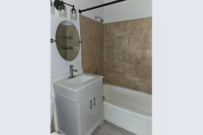 401 Berkley Place, Streamwood, IL 60107 - Photo 4