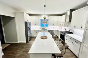 413 Moore St, Clifton, IL 61727 - Photo 8