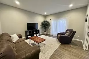 413 Moore St, Clifton, IL 61727 - Photo 18