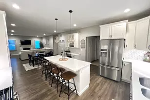 413 Moore St, Clifton, IL 61727 - Photo 6