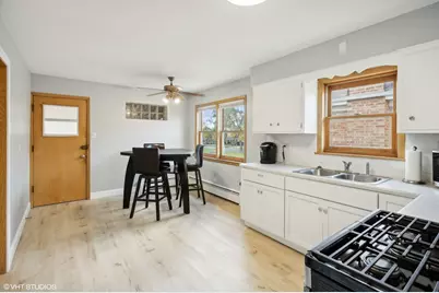 6845 W Leland Avenue #2, Harwood Heights, IL 60706 - Photo 8