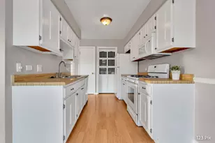 111 Brookwood Ct, Vernon Hills, IL 60061 - Photo 12