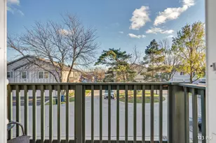 111 Brookwood Ct, Vernon Hills, IL 60061 - Photo 10