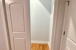 2308 W Farwell Ave, Chicago, IL 60645 - Photo 8