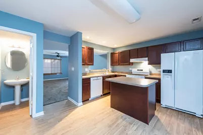 341 W Treehouse Lane #11-4, Round Lake, IL 60073 - Photo 6