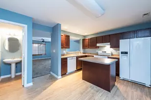 341 W Treehouse Ln, Round Lake, IL 60073 - Photo 6