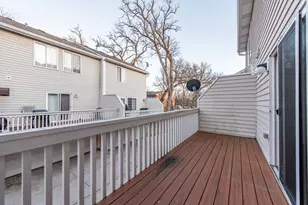 341 W Treehouse Ln, Round Lake, IL 60073 - Photo 4