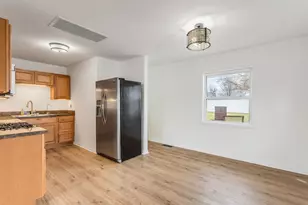 303 Spruce St, North Aurora, IL 60542 - Photo 6
