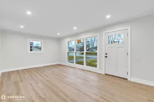 124 Nauvoo St, Park Forest, IL 60466 - Photo 6