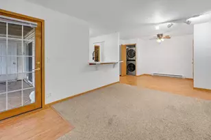 541 Leah Ln, Woodstock, IL 60098 - Photo 4