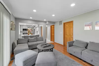 620 S Point Drive, Schaumburg, IL 60193 - Photo 14