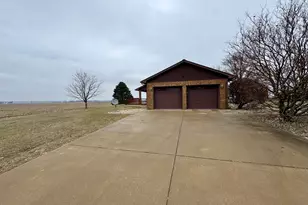 304 Staley Dr, Leroy, IL 61752 - Photo 4