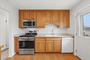 1022 Whitebridge Ln, Hanover Park, IL 60133 - Photo 6