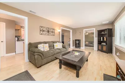 307 E Main Street Road, Cary, IL 60013 - Photo 6