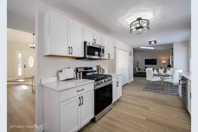 1100 N Warwick Circle, Hoffman Estates, IL 60169 - Photo 8