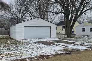 1702 W 9th St, Dixon, IL 61021 - Photo 2