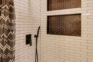 6025 N Hiawatha Ave, Chicago, IL 60646 - Photo 16